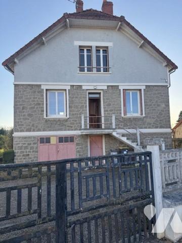 Maison individuelle à rénover possédant un jardin avec puits