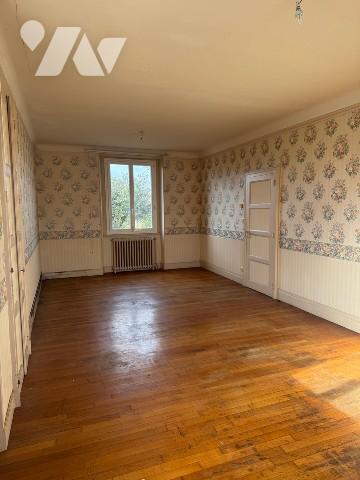 Maison individuelle à rénover possédant un jardin avec puits