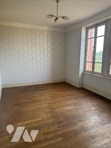 Maison individuelle à rénover possédant un jardin avec puits