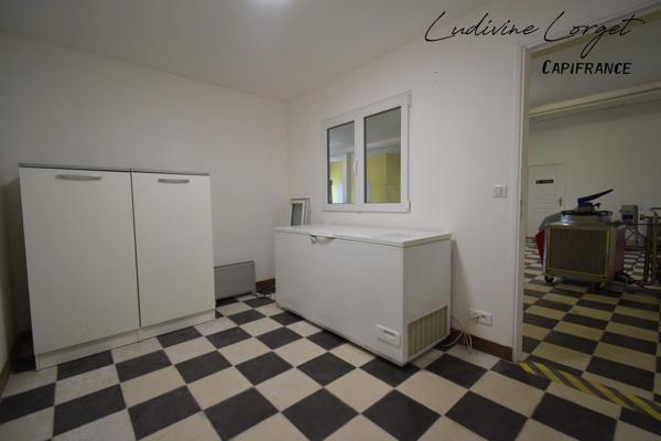 A vendre Local professionnel loué /bureau proche de EPERNAY (51)À vendre – Pressoir - cuverie -stockage -bureaux – 423m2