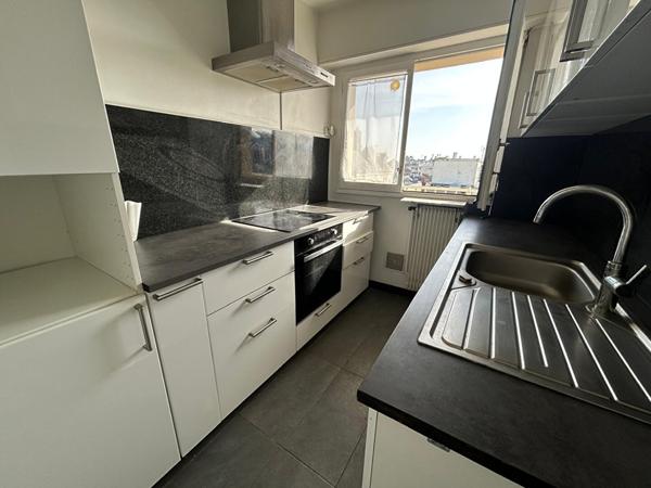 Appartement F2 à Mantes la jolie, balcon, place de stationnement au centre ville