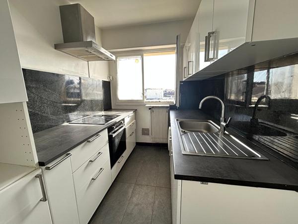 Appartement F2 à Mantes la jolie, balcon, place de stationnement au centre ville