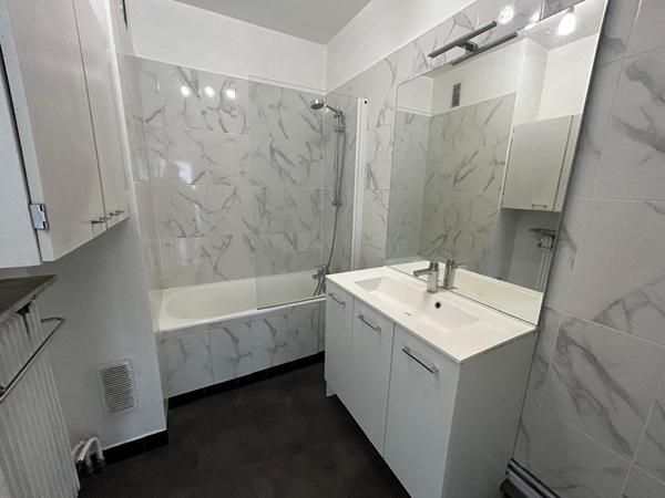 Appartement F2 à Mantes la jolie, balcon, place de stationnement au centre ville