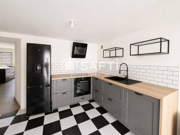 Maison rénovée avec patio et dépendance