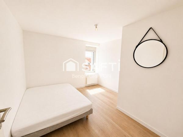 Maison rénovée avec patio et dépendance