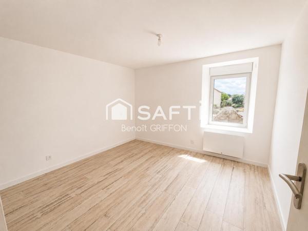 Maison rénovée avec patio et dépendance
