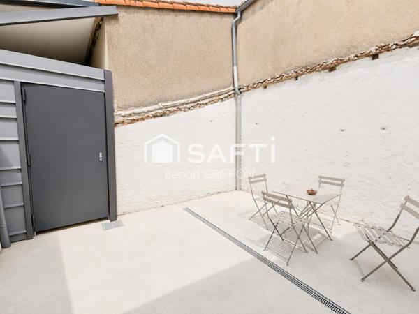 Maison rénovée avec patio et dépendance