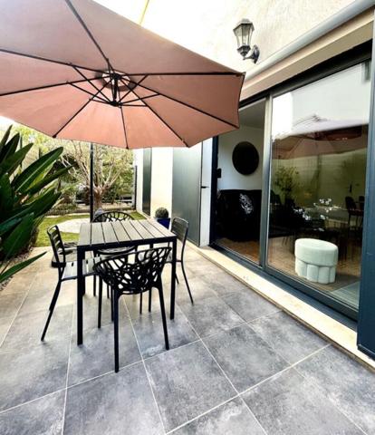 Sanary sur Mer - T2 avec jardin et place de parking privée