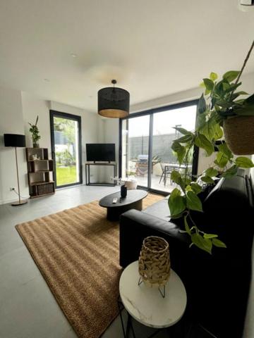 Sanary sur Mer - T2 avec jardin et place de parking privée