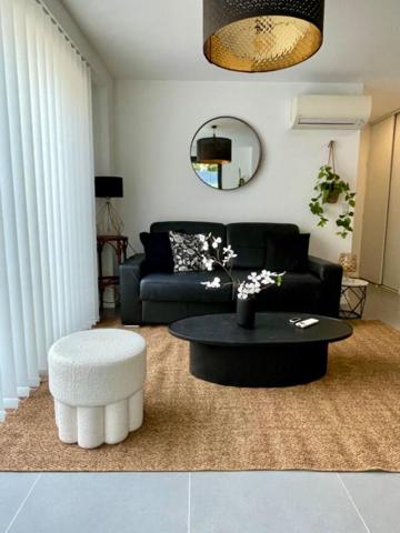 Sanary sur Mer - T2 avec jardin et place de parking privée