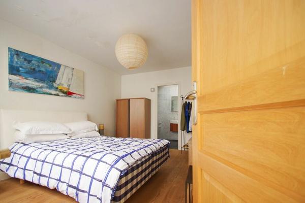 Immeuble à vendre    4 pièces •  La Rochelle