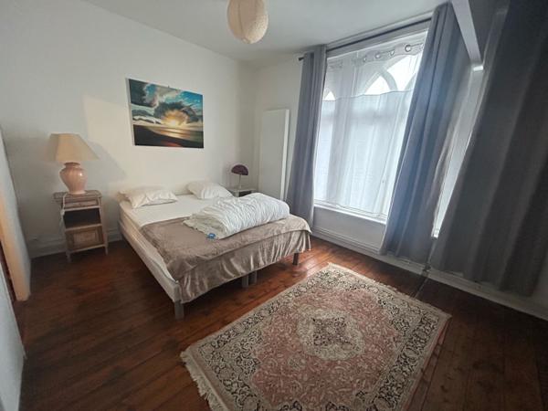 Duplex
                                                                                                                                                                                                                                                                                                                        3 pièce(s)                                                                                                                                                                                                          2 chambre(s)                                                                                                                                                                                                          90  m²