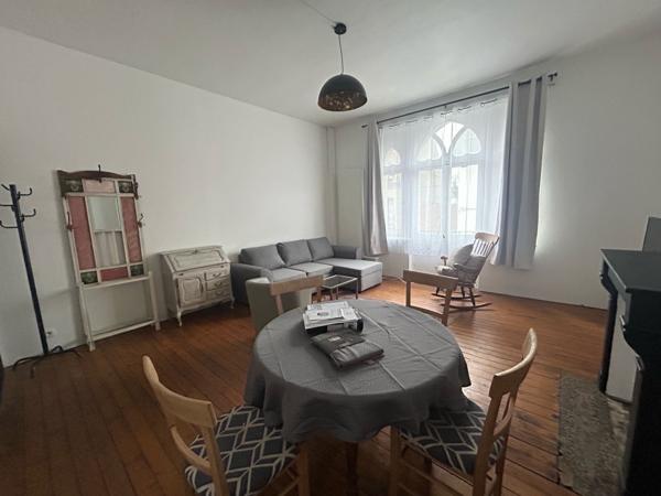 Duplex
                                                                                                                                                                                                                                                                                                                        3 pièce(s)                                                                                                                                                                                                          2 chambre(s)                                                                                                                                                                                                          90  m²