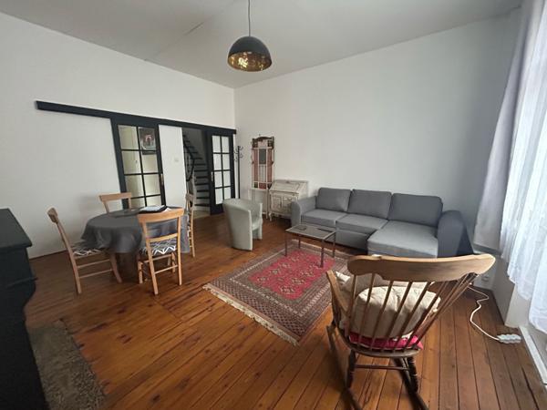 Duplex
                                                                                                                                                                                                                                                                                                                        3 pièce(s)                                                                                                                                                                                                          2 chambre(s)                                                                                                                                                                                                          90  m²