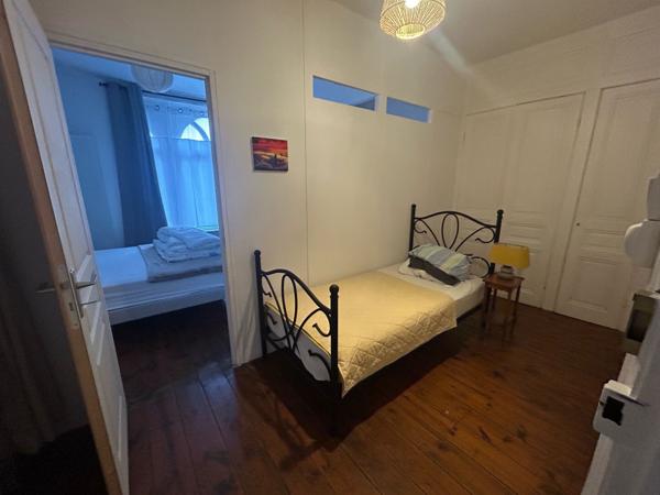 Duplex
                                                                                                                                                                                                                                                                                                                        3 pièce(s)                                                                                                                                                                                                          2 chambre(s)                                                                                                                                                                                                          90  m²