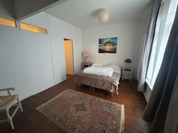 Duplex
                                                                                                                                                                                                                                                                                                                        3 pièce(s)                                                                                                                                                                                                          2 chambre(s)                                                                                                                                                                                                          90  m²