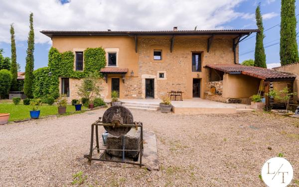 Maison à vendre    6 pièces • 220 m2 Saint-Laurent-de-Mure