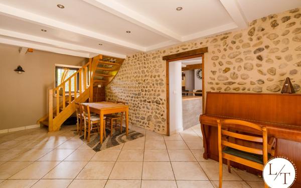 Maison à vendre    6 pièces • 220 m2 Saint-Laurent-de-Mure