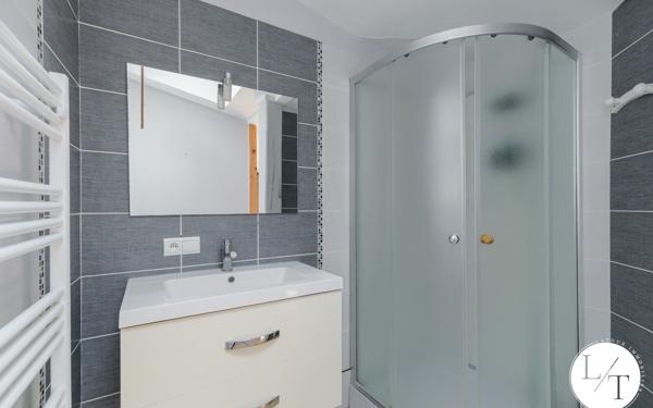 Maison à vendre    6 pièces • 220 m2 Saint-Laurent-de-Mure