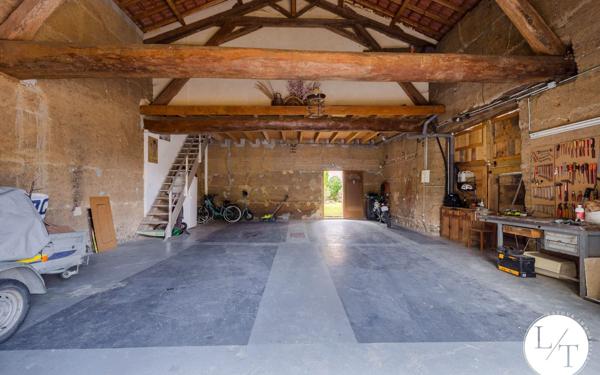 Maison à vendre    6 pièces • 220 m2 Saint-Laurent-de-Mure