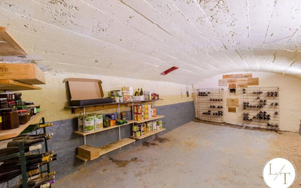 Maison à vendre    6 pièces • 220 m2 Saint-Laurent-de-Mure