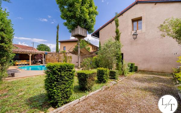 Maison à vendre    6 pièces • 220 m2 Saint-Laurent-de-Mure