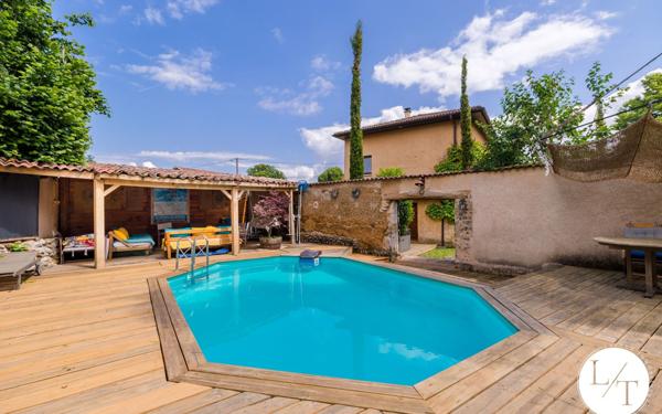 Maison à vendre    6 pièces • 220 m2 Saint-Laurent-de-Mure