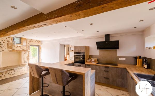 Maison à vendre    6 pièces • 220 m2 Saint-Laurent-de-Mure