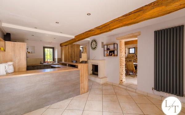 Maison à vendre    6 pièces • 220 m2 Saint-Laurent-de-Mure