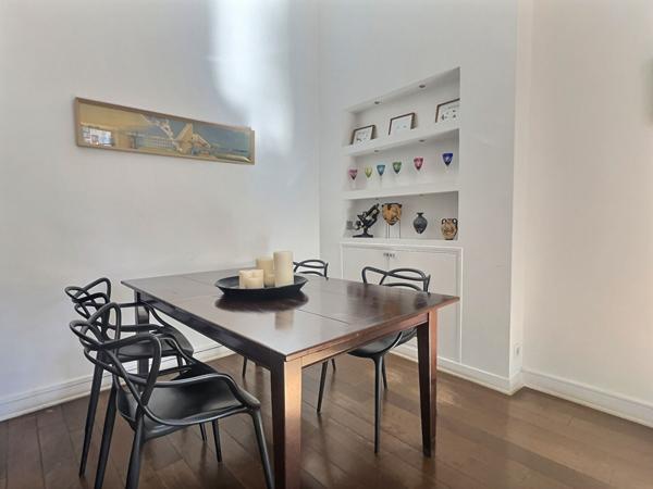 A vendre appartement de type 5/6 à Marseille 13006 avec une terrasse et deux chambres de bonne