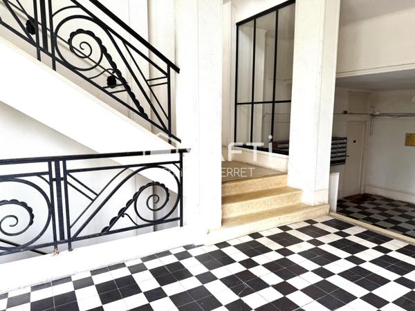 Appartement Art déco avec  mezzanine au bord de l'eau