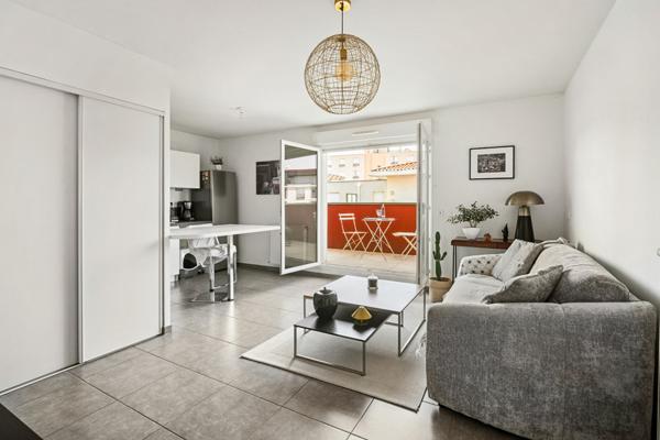 Oullins - Centre: Un appartement T2 de 47m2 avec terrasse et garage