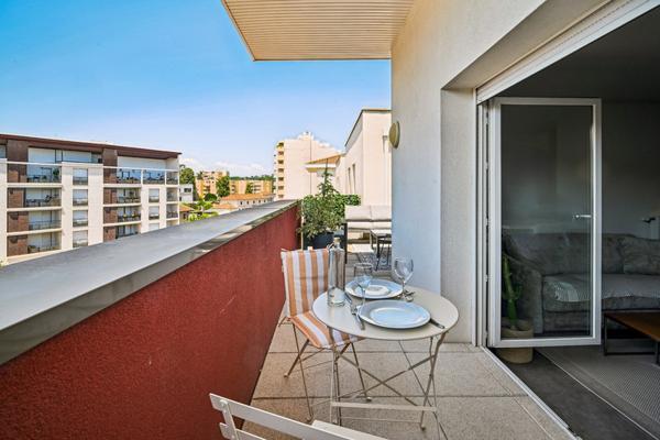 Oullins - Centre: Un appartement T2 de 47m2 avec terrasse et garage