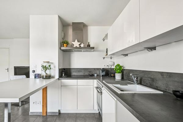 Oullins - Centre: Un appartement T2 de 47m2 avec terrasse et garage