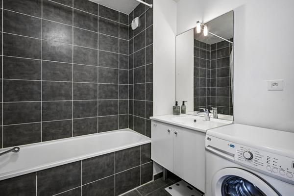 Oullins - Centre: Un appartement T2 de 47m2 avec terrasse et garage