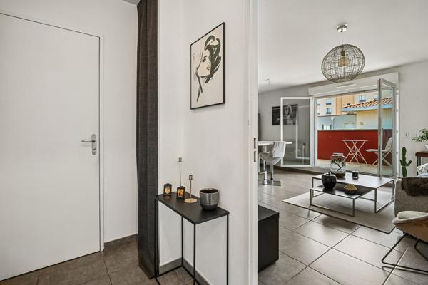 Oullins - Centre: Un appartement T2 de 47m2 avec terrasse et garage