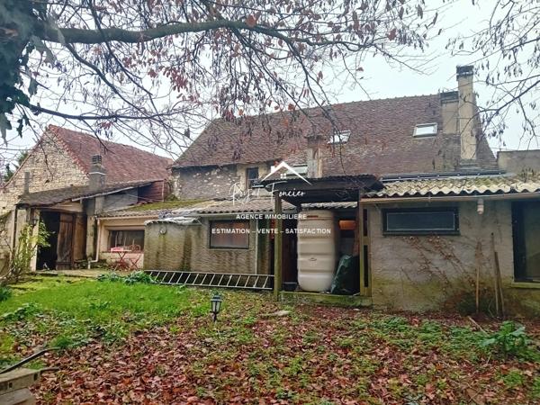 Dans un hameau, avec vue sur la nature