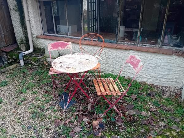 Dans un hameau, avec vue sur la nature