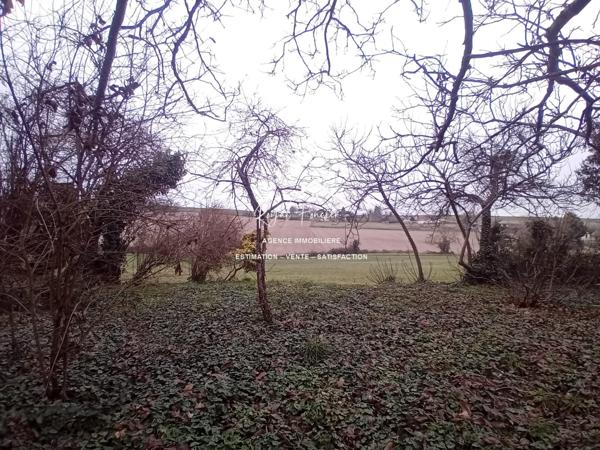 Dans un hameau, avec vue sur la nature