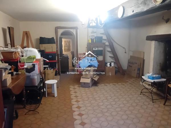 Dans un hameau, avec vue sur la nature