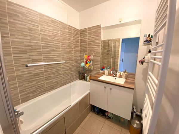 EXCLUSIVITÉ - APPARTEMENT DE 3 PIECES A VENDRE AUX CLAYES-SOUS-BOIS