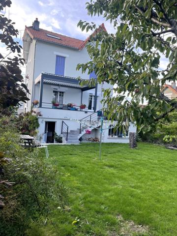 Maison familiale 4 chambres avec pergola