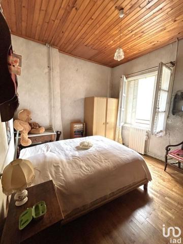 Maison 5 pièces de 118 m² à Saint-Cyprien (24220)