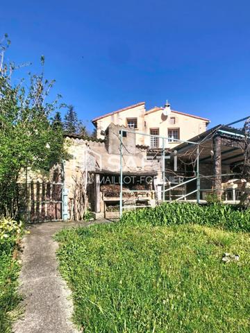 Charmante maison en pierres avec grand jardin