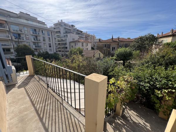 Cannes – A Louer - Grand Studio Meublé avec Balcon