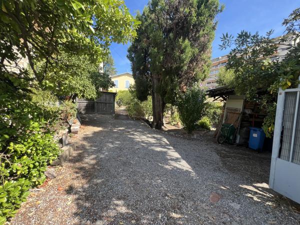 Cannes – A Louer - Grand Studio Meublé avec Balcon