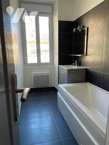 APPARTEMENT AVEC VU SUR LE RHONE ET LA CAMARGUE