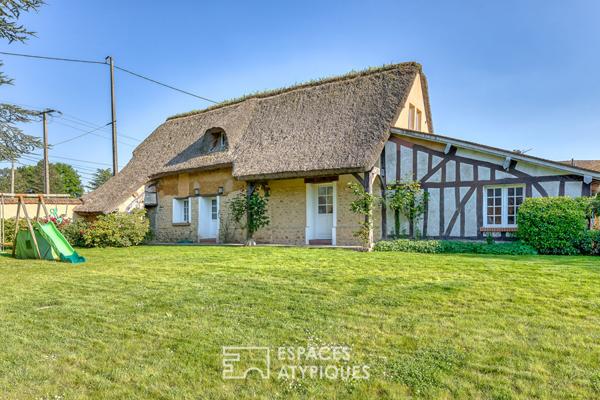 Ensemble de 2 chaumières dans un cadre paisible avec piscine