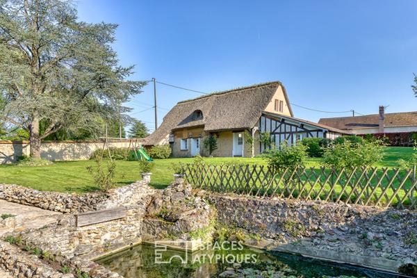 Ensemble de 2 chaumières dans un cadre paisible avec piscine