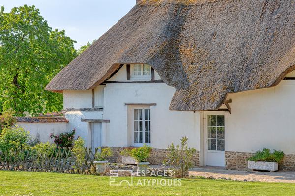 Ensemble de 2 chaumières dans un cadre paisible avec piscine
